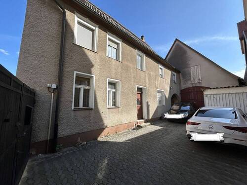 Hofansicht - Einfamilienhaus mit 147,00 m² in Hersbruck zum Kaufen