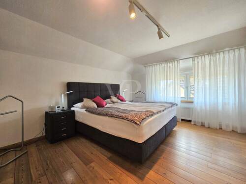 Großzügiges Schlafzimmer - 