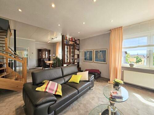 Geräumigkeit im Wohn-Essbereich - Mehrfamilienhaus, Wohnhaus mit 166,00 m² in Usingen zum Kaufen