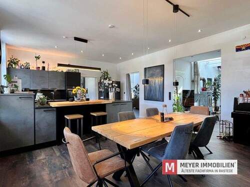 Essbereich und Küchenansicht - 