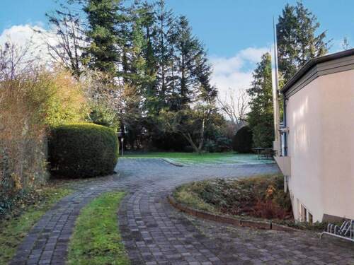 Zufahrt Grundstück - 1 Zimmer Einfamilienhaus in Neumünster