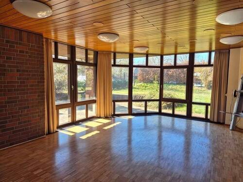 ehem. Gemeinderaum - Einfamilienhaus mit 335,00 m² in Schortens zum Kaufen