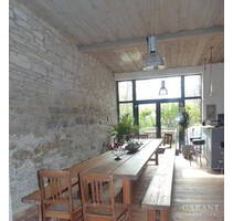 Zwei Häuser auf gigantischem Grundstück - Michelau im Steigerwald Hundelshausen