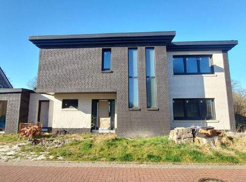 Vorderansicht - 7 Zimmer Einfamilienhaus zum Kaufen in Aurich / Sandhorst