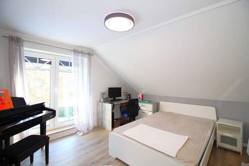 Zimmer im Dachgeschoss - 