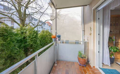 Loggia - SOFORT BEZIEHBAR: SEHR GEPFLEGTE 3-ZI.-WHG. MIT LOGGIA IN MÜNCHEN-THALKIRCHEN