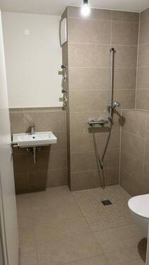 GÄ/WC + Dusche - 
