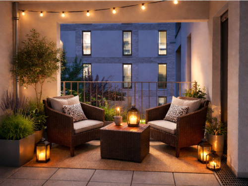 Gemütlicher Balkon bei Nacht - 