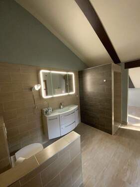 Bad, Blick auf Dusche (Teil1) - 