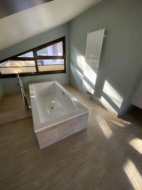 Bad mit freistehender Wanne - 