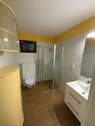 Bad mit Dusche - 