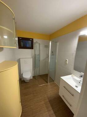 Bad mit Dusche - 