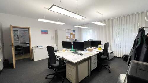 Beispiel für Büroräume in der Produktionshalle - 