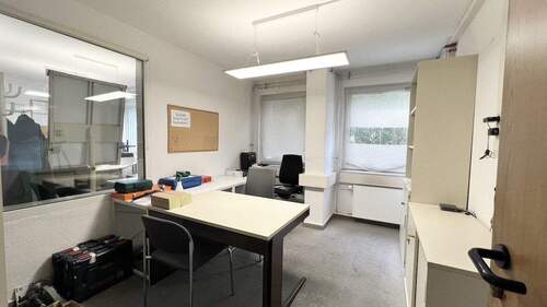 Beispiel eines Büroraums in der Produktionshalle - 