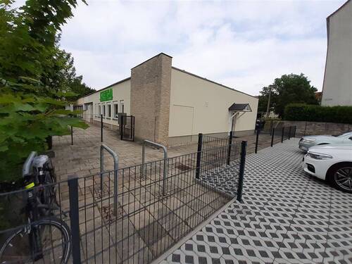 05_Außenanlage - Büro- Praxisfläche im Top-Zustand, ab 01.06.2025, gute Lage, ausreichende Stellplätze!