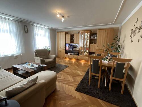 Wohnzimmer - Etagenwohnung mit 70,20 m&sup2; in Forst zum Kaufen