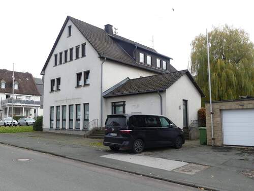 Straßenansicht Wohn- und Geschäftshaus - Mehrfamilienhaus, Wohnhaus mit 398,00 m&sup2; in Kirchhundem zum Kaufen