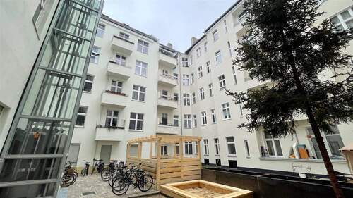 Innenhof renoviert - 2 Zimmer Etagenwohnung zum Kaufen in Berlin