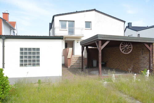 Blick auf Haus und überdachter Terrasse - 