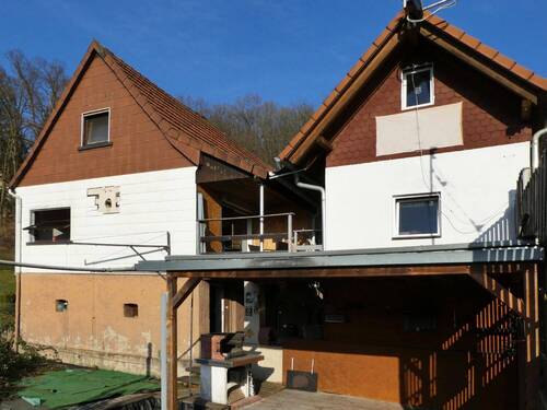 Rückseite Garage und Haus - 4 Zimmer Einfamilienhaus zum Kaufen in Bad Soden-Salmünster