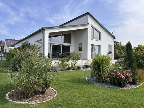 Gartenansicht - Modernes Architektenhaus - Komfort und Design auf höchstem Niveau