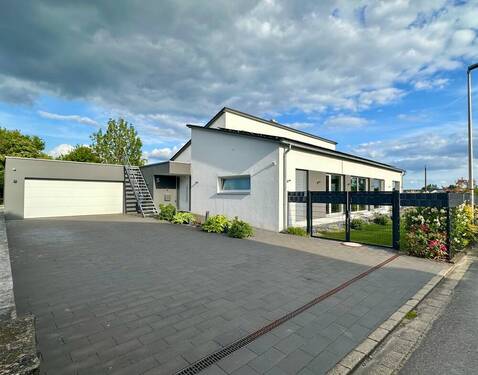 Hauszugang + Garage - 6 Zimmer Einfamilienhaus zum Kaufen in Rattelsdorf