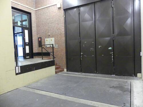 Eingang von Halle ins Büro - 