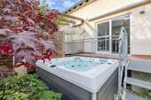 Ein weiteres Highlight - der Außenwhirlpool - 6 Zimmer Einfamilienhaus in Benningen
