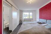 Elternschlafzimmer mit Bad en suite - 