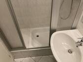 Bad mit Dusche - 