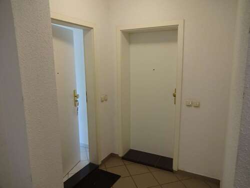 Wohnungseingang - Etagenwohnung mit 37,50 m&sup2; in Zwickau zum Kaufen