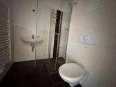Bad mit Dusche - 5 Zimmer Etagenwohnung in Chemnitz