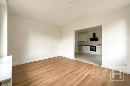 Gemütlicher Wohnbereich mit Durchgang zur Küche - 3 Zimmer Etagenwohnung in Stuvenborn