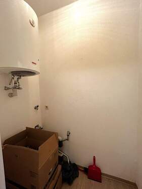 Abstellraum mit Waschmaschinenanschluss - 