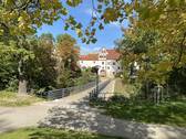 Zufahrt/Zugang zum Schloss - 