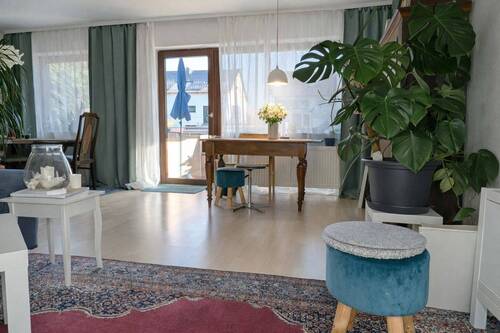 Blick vom Wohnzimmer - Etagenwohnung mit 90,00 m&sup2; in Wachenheim/Wstr. zum Kaufen