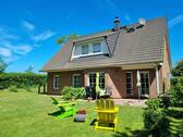 Hausansicht - Wohnen und Vermieten in Putgarten auf Rügen – zu Fuß zum Nordstrand!