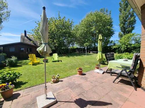 Terrasse / Grundstücksansicht - 6 Zimmer Mehrfamilienhaus, Wohnhaus in Putgarten