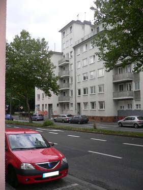 Aussen 2.JPG - 3 Zimmer Etagenwohnung zum Kaufen in Köln