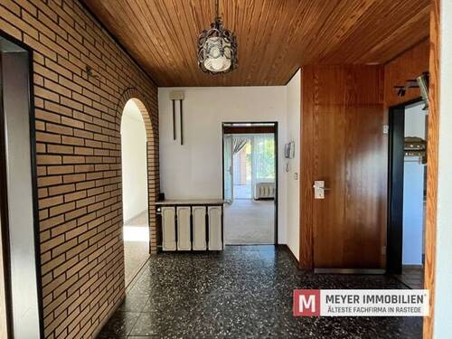 Diele - 4 Zimmer Mehrfamilienhaus, Wohnhaus in Rastede