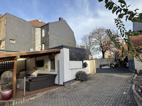 Rückansicht mit Blick zu Innenhof 1 mit Car-Ports - 