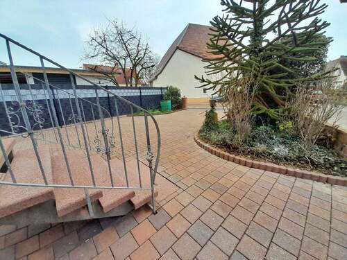 Hof 1 - 5 Zimmer Doppelhaushälfte in Landau in der Pfalz