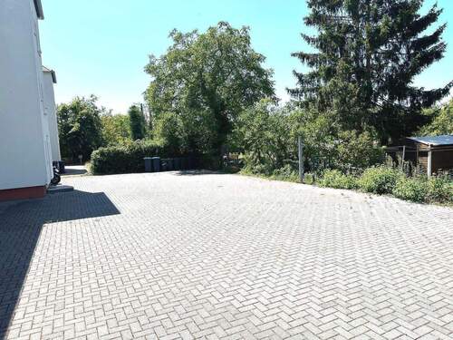 Hinterhof - PKW-Stellplätze - 