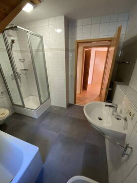 Bad, modernisiert - 