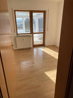 Ki. Zimmer zum Balkon - 4 Zimmer Etagenwohnung zum Kaufen in St. Georgen