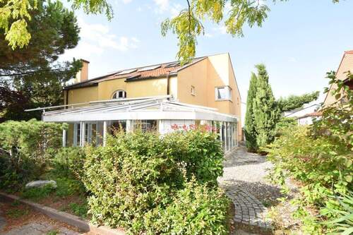 Straßenansicht Wintergarten - 7 Zimmer Einfamilienhaus in Limburgerhof