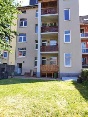 Rückansicht - Ihr neues Zuhause - hier lockt der Garten