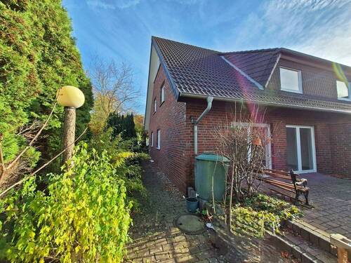 Zugang zum Hauseingang - 5 Zimmer Doppelhaushälfte zum Kaufen in Minden