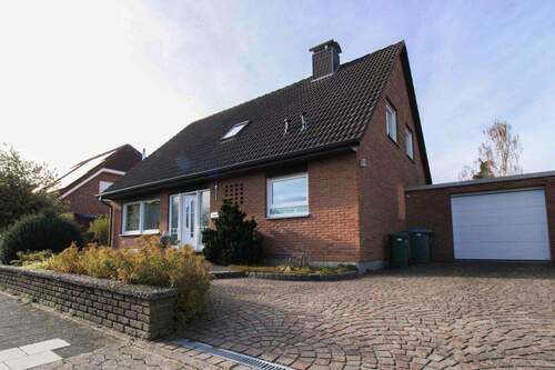 Außenansicht Haus - Sofort einziehen: Modernisiertes Einfamilienhaus mit großem Grundstück in Rheine-Eschendorf