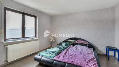 1. OG Schlafzimmer 1 - 